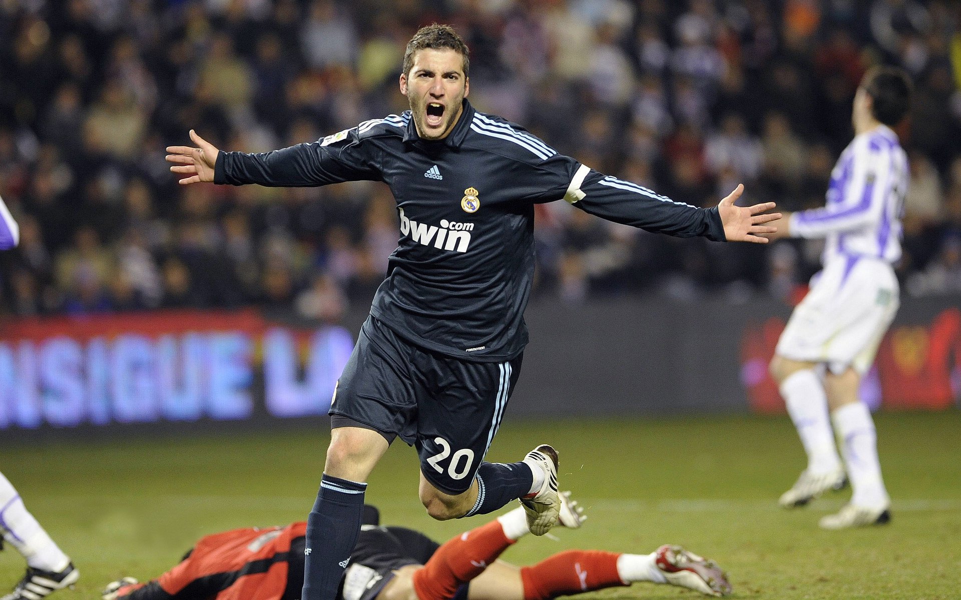 唐纳德·高尔的攻防转换,带领袋鼠队稳定战局,唐纳德高德纳