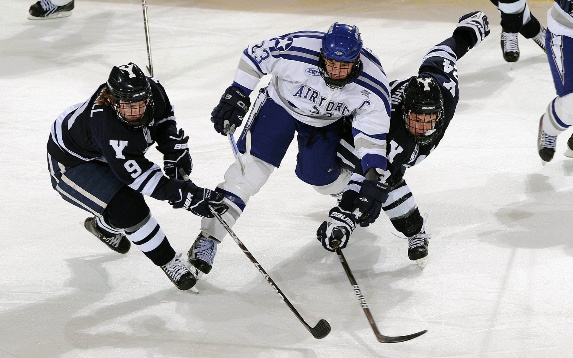 詹姆斯带头组织封闭训练强调纪律优先,詹姆斯谈封盖队友